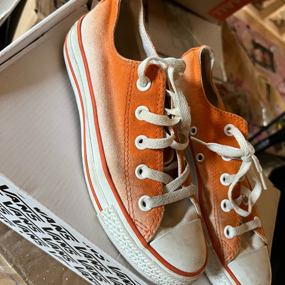 Converse - Picture 2 of 3